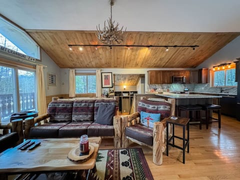 Granite Peak | Spacious Family Home with Hot Tub