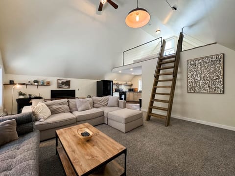 Redwood Retreat | Lake Access | Mountain Getaway