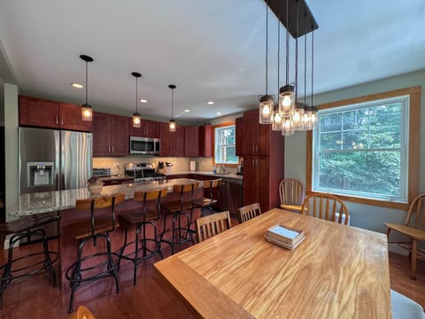 The Moat House | North Conway Getaway w/ Hot Tub