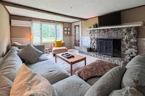 October Farm | 1810 Farmhouse set on 30+ Acres