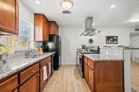 Full kitchen 