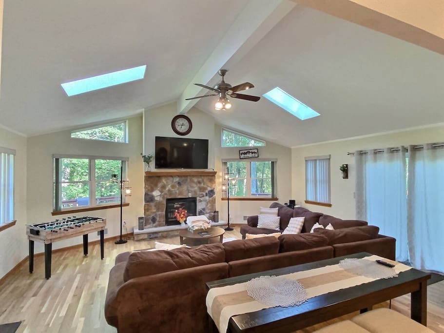 Poconos Haus - 4BR Haus in Saw Creek, Bushkill - Bushkill