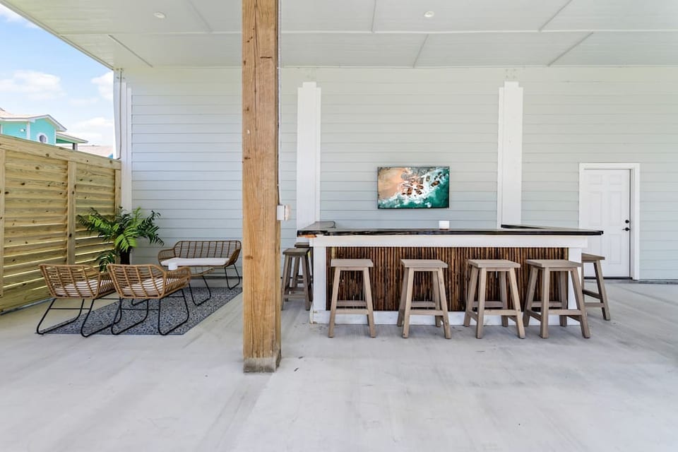 Outdoor Entertainment, Seating Area, BBQ (Charcoal), Outdoor Games (Jenga & Cornhole)