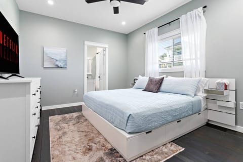 Two King Suites |Sleeps 12 | Game Room | Fire Pit