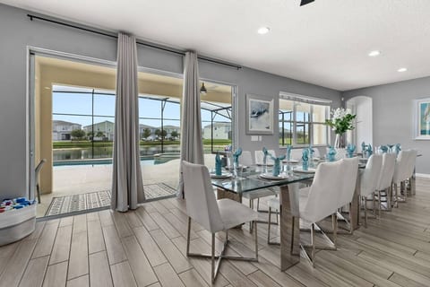 NEW 14BR Resort Pool Villa - Disney, Theater