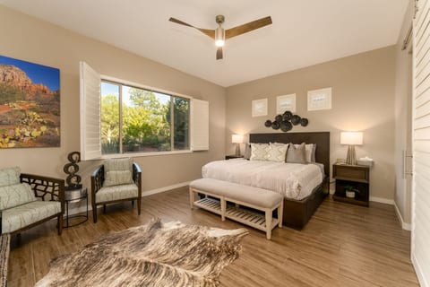 Red Rock Leisure | 360° Views, Hot Tub & Rooftop