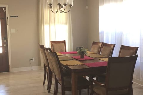 Comfortable Modern House, Perfect for Family/Group