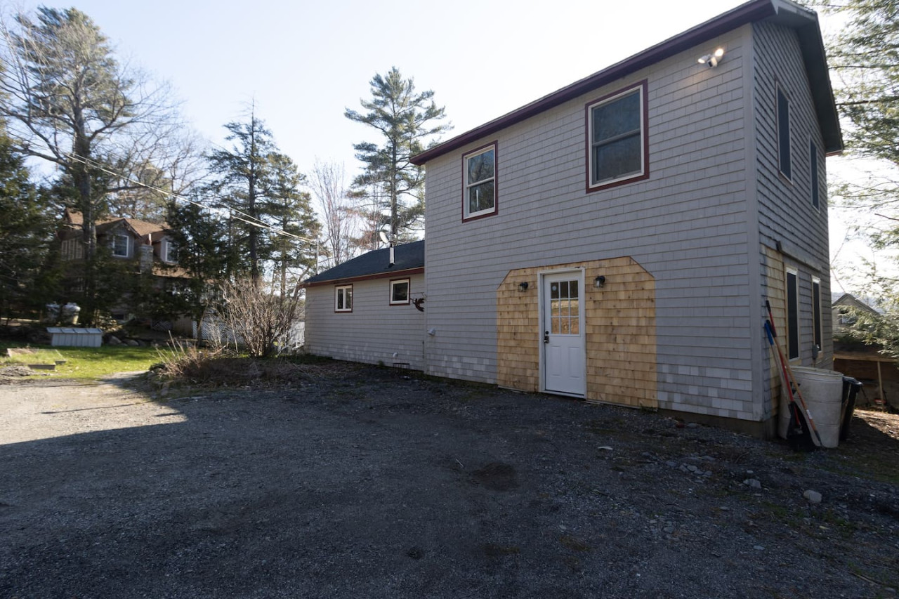 Brewer Lake Retreat | Remodeled 3BR Hideaway - Orrington