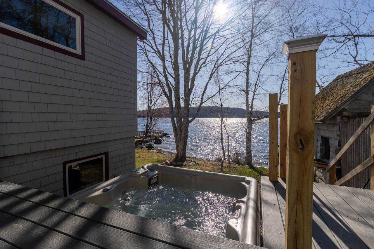 brewer-lake-retreat-or-remodeled-3br-hideaway/