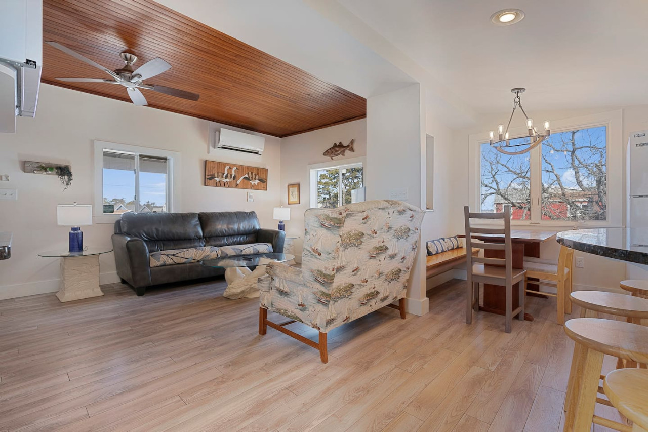 renovated-camp-ellis-retreat-2nd-floor/