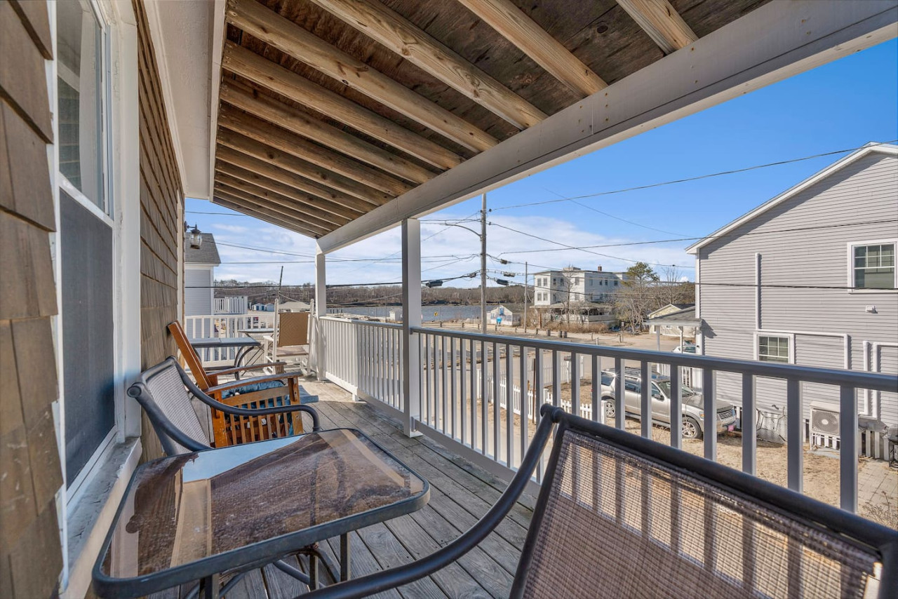 renovated-camp-ellis-retreat-2nd-floor/