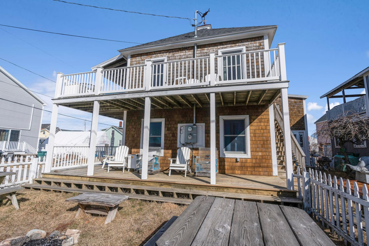 renovated-camp-ellis-retreat-2nd-floor/