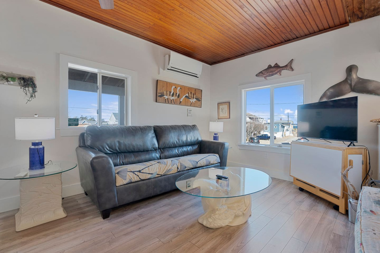 renovated-camp-ellis-retreat-2nd-floor/