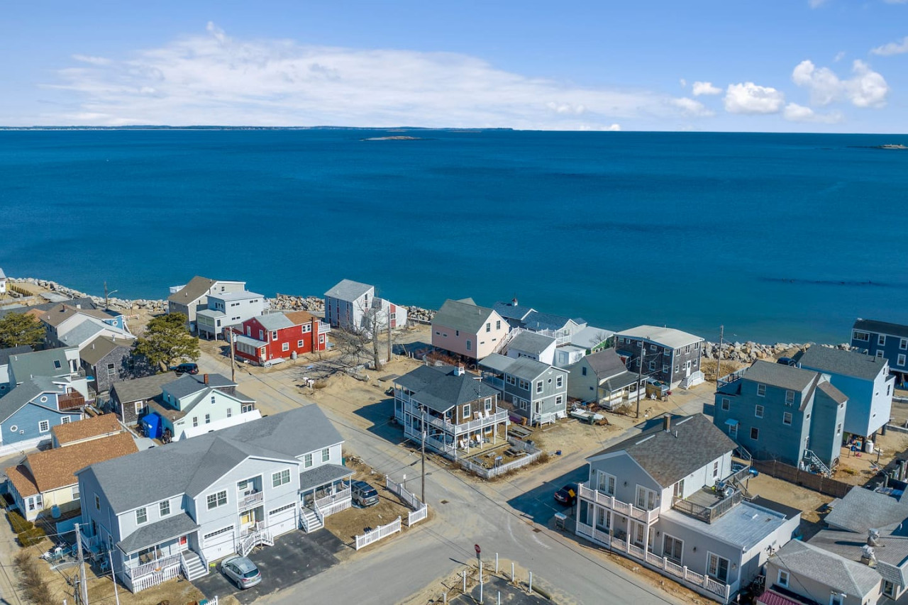 renovated-camp-ellis-retreat-2nd-floor/