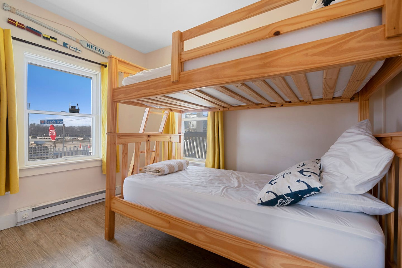 renovated-coastal-haven:-camp-ellis-classic-escape/