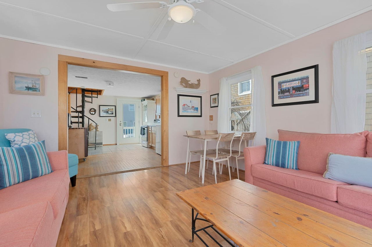 sweet-maine-cottage-in-camp-ellis/