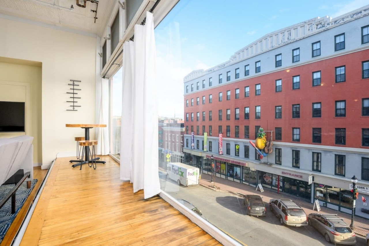 downtown-bangor:-scenic-views-and-urban-comfort/