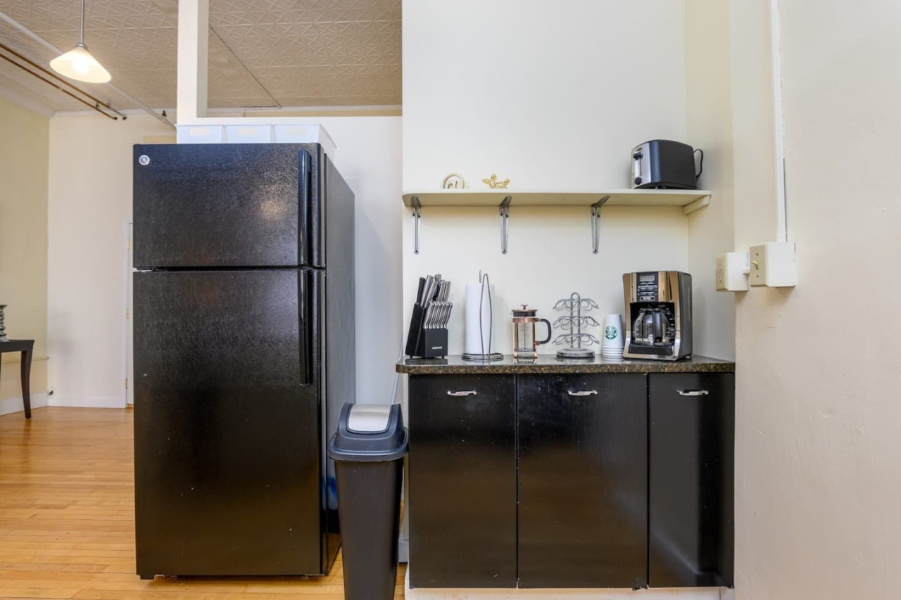 Downtown Bangor: Scenic Views & Urban Comfort - Bangor