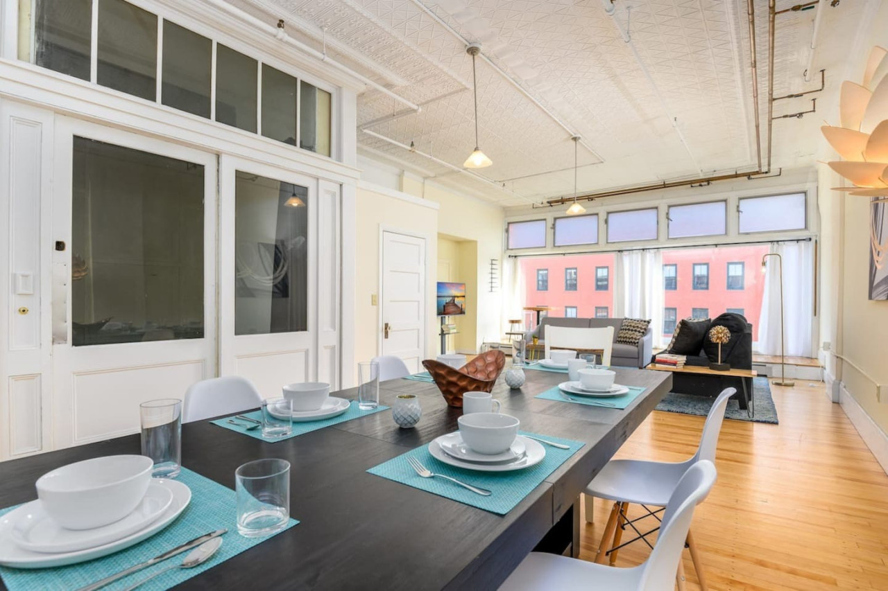 Downtown Bangor: Scenic Views & Urban Comfort - Bangor