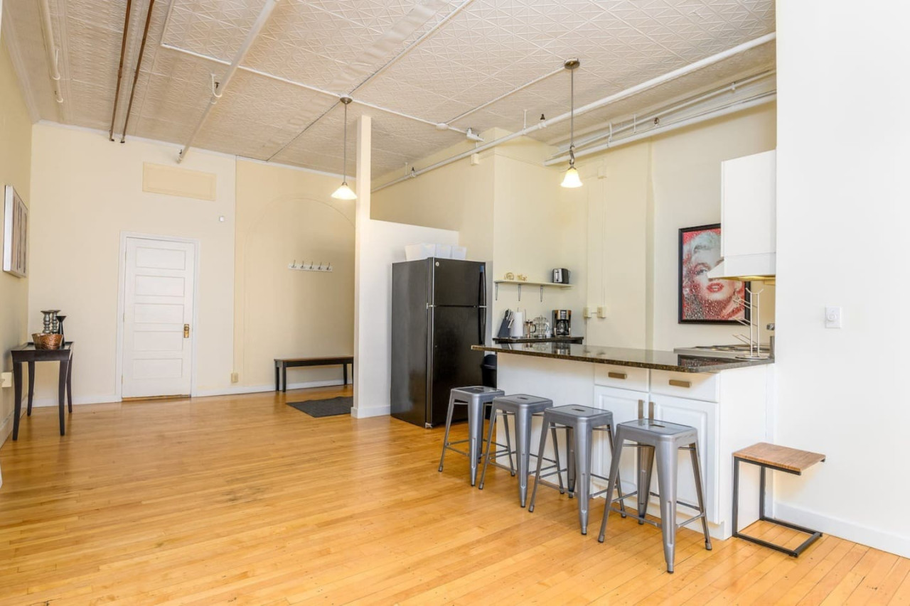 Downtown Bangor: Scenic Views & Urban Comfort - Bangor