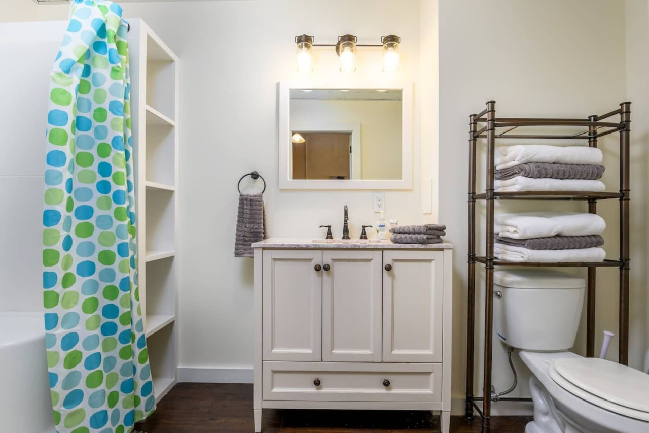 Downtown Bangor: Scenic Views & Urban Comfort - Bangor