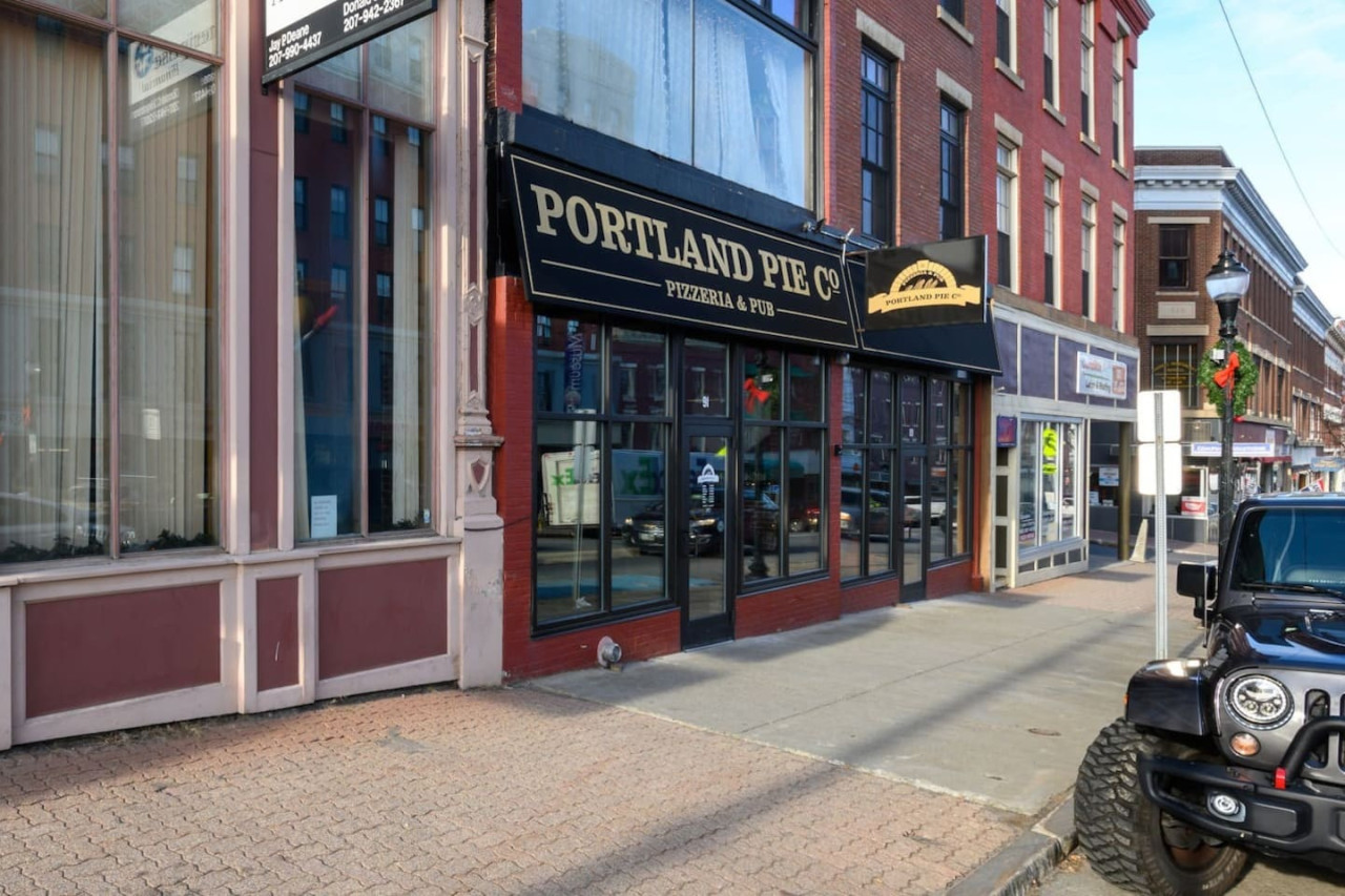 Downtown Bangor: Scenic Views & Urban Comfort - Bangor