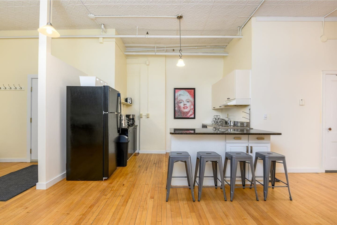 Downtown Bangor: Scenic Views & Urban Comfort - Bangor