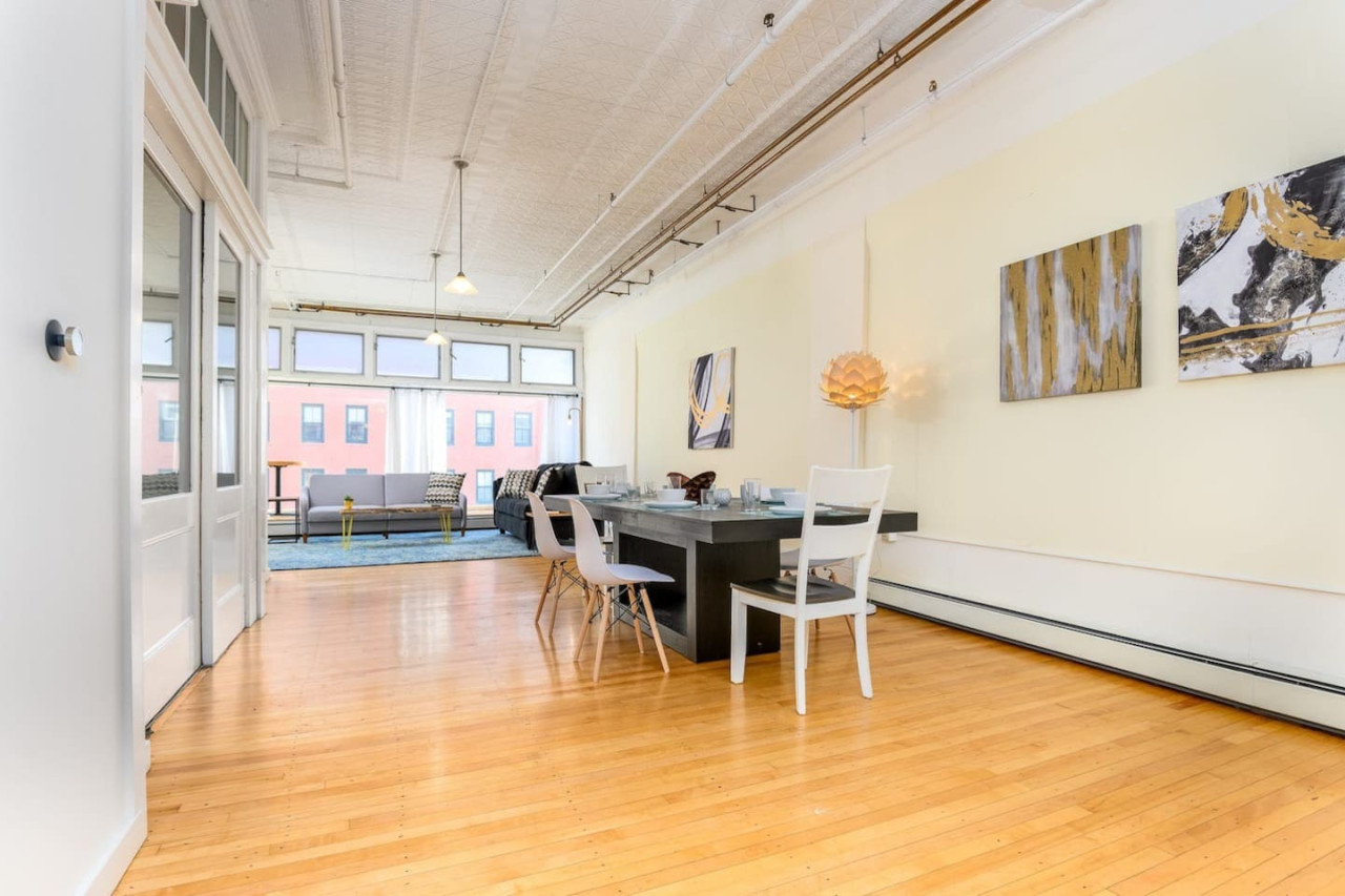 Downtown Bangor: Scenic Views & Urban Comfort - Bangor