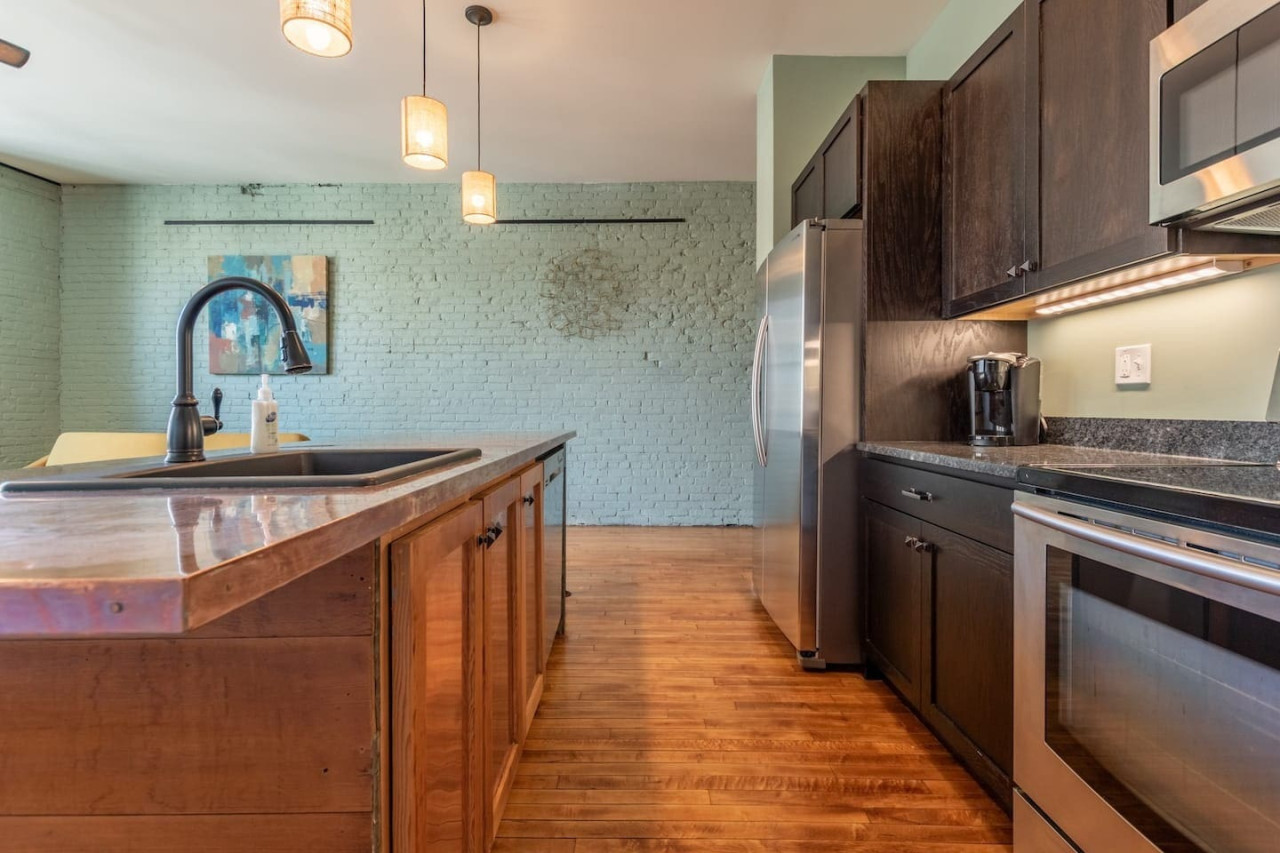 Chic Downtown Retreat | Rooftop Oasis - Bangor