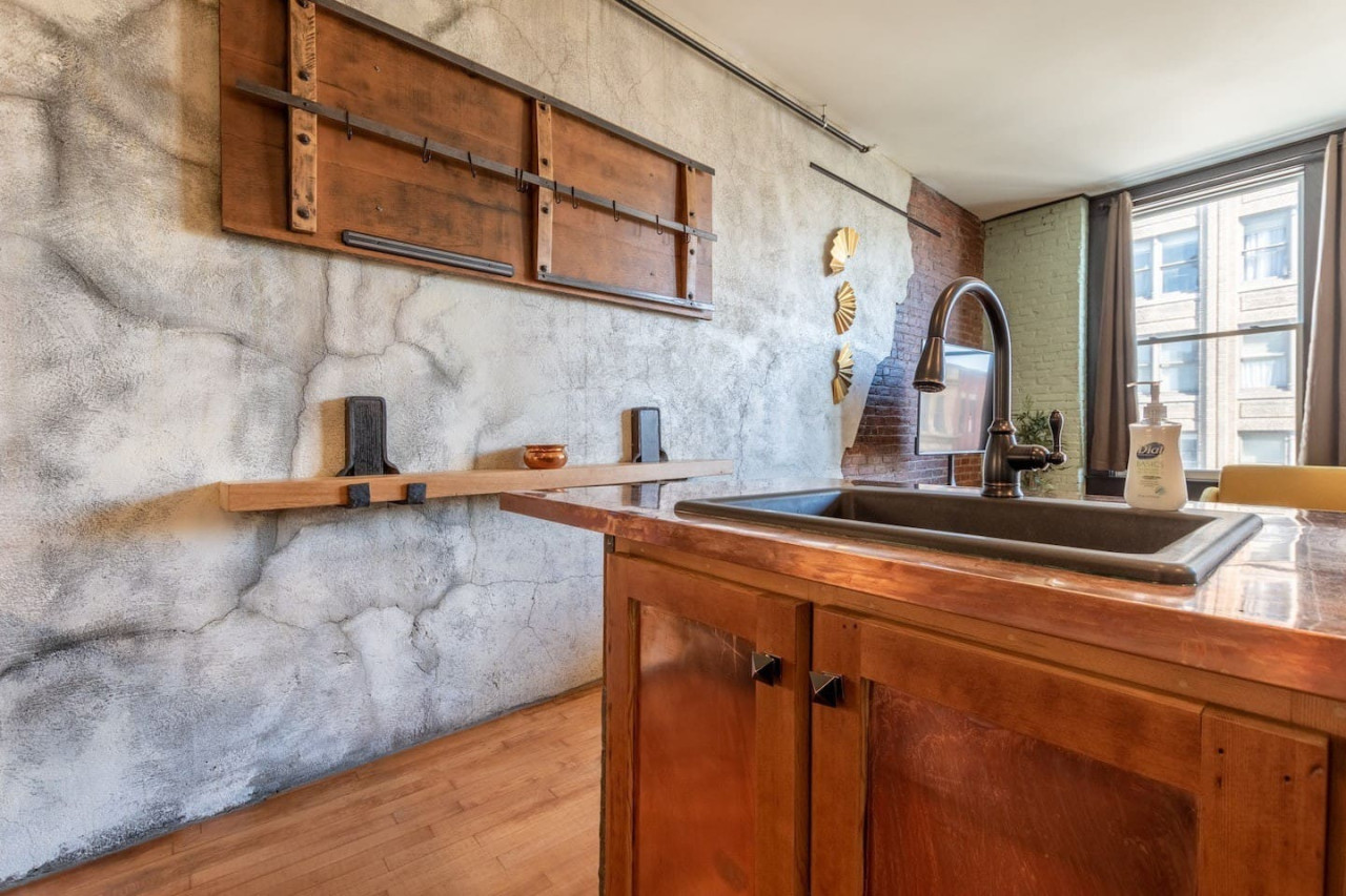 Chic Downtown Retreat | Rooftop Oasis - Bangor