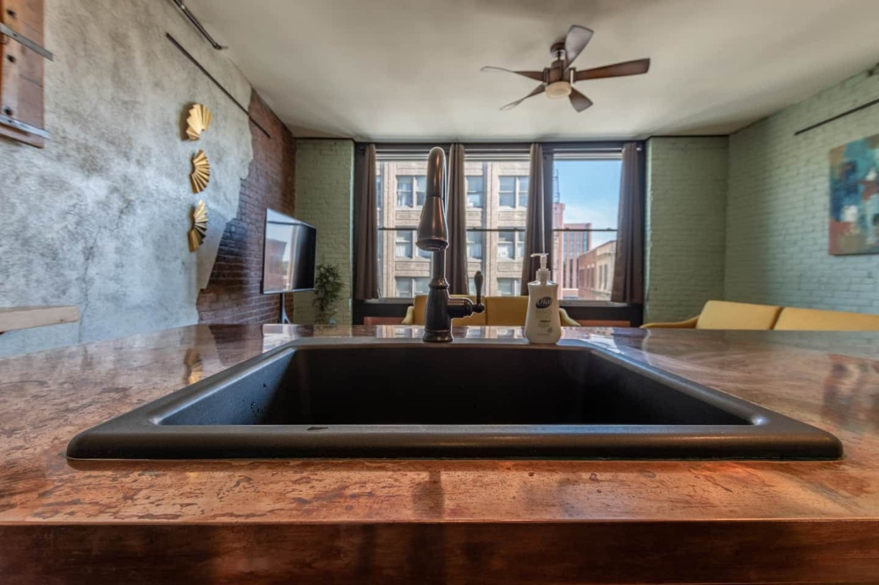 Chic Downtown Retreat | Rooftop Oasis - Bangor