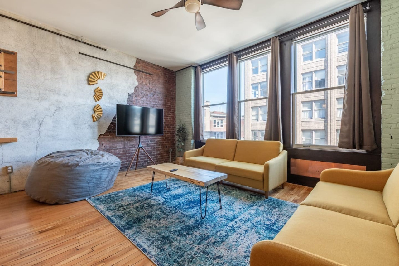 Chic Downtown Retreat | Rooftop Oasis - Bangor