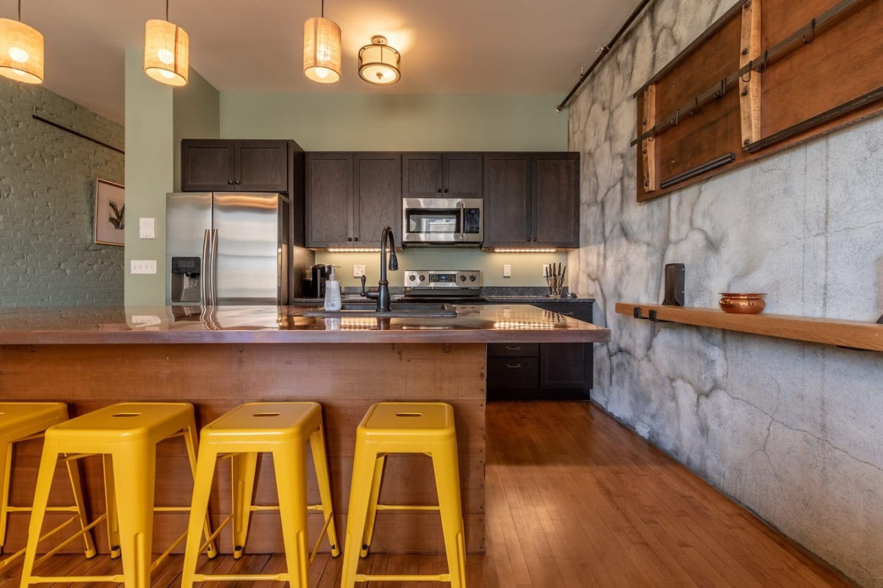 Chic Downtown Retreat | Rooftop Oasis - Bangor