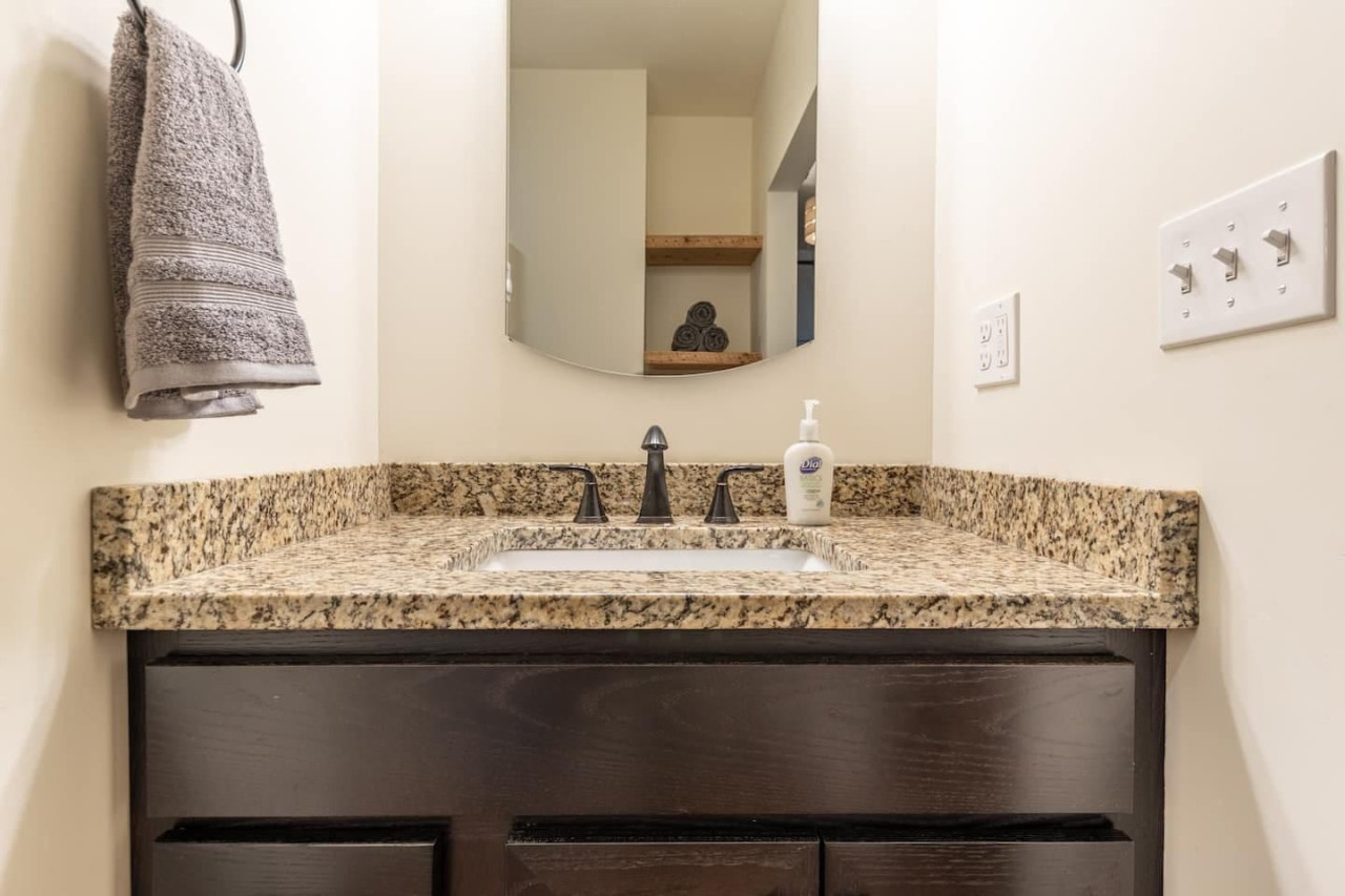 Chic Downtown Retreat | Rooftop Oasis - Bangor