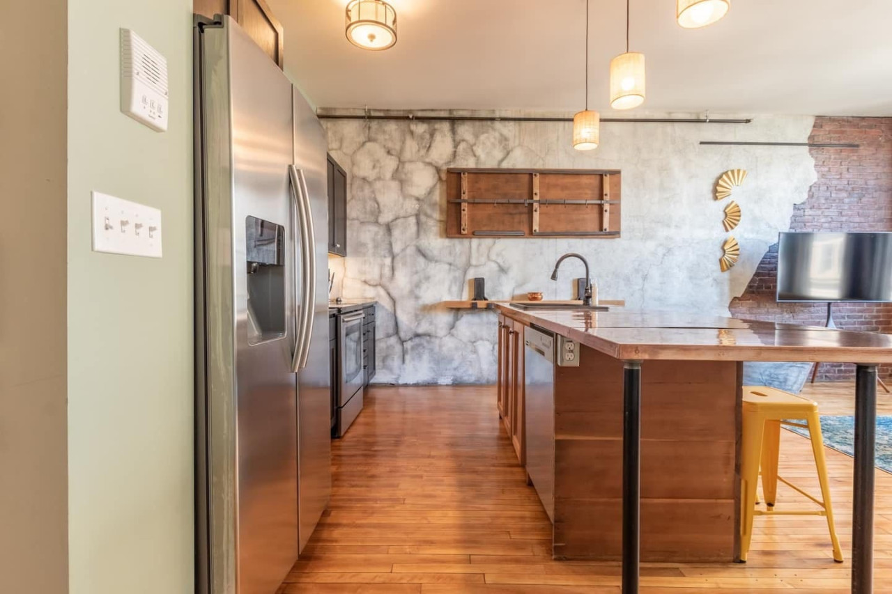 chic-downtown-retreat-or-rooftop-oasis/