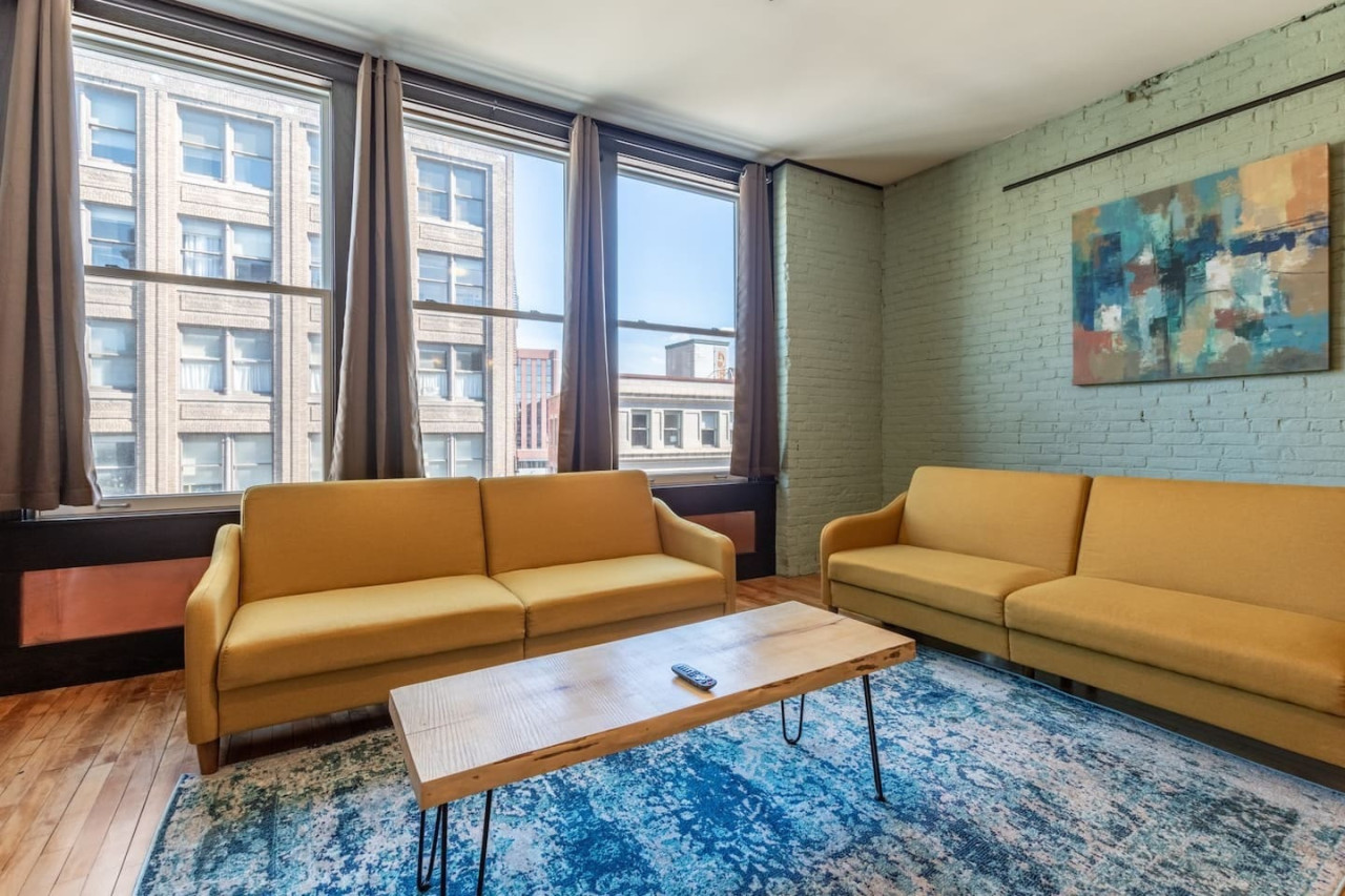 Chic Downtown Retreat | Rooftop Oasis - Bangor