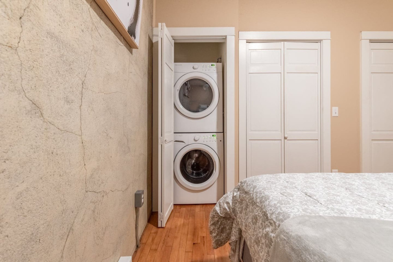 Chic Downtown Retreat | Rooftop Oasis - Bangor