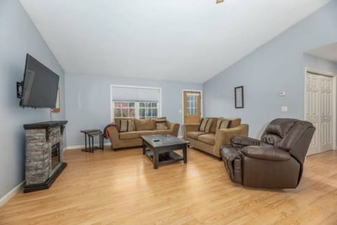 Unwind at Davis Pond | Family-friendly | Sleeps 6