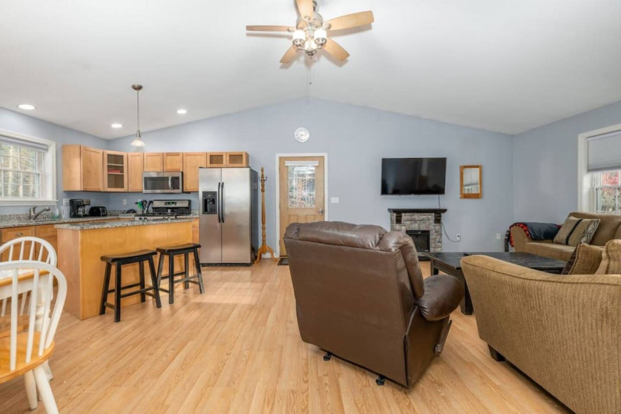 Unwind at Davis Pond | Family-friendly | Sleeps 6 - Holden