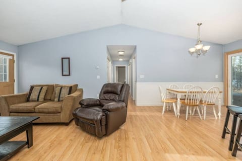 Unwind at Davis Pond | Family-friendly | Sleeps 6
