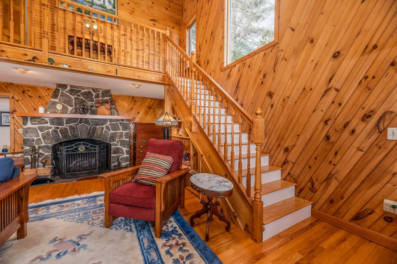 sebago-lake-retreat-or-sleeps-10-or-lakefront-views/