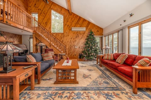 Sebago Lake Retreat | Sleeps 10 | Lakefront Views