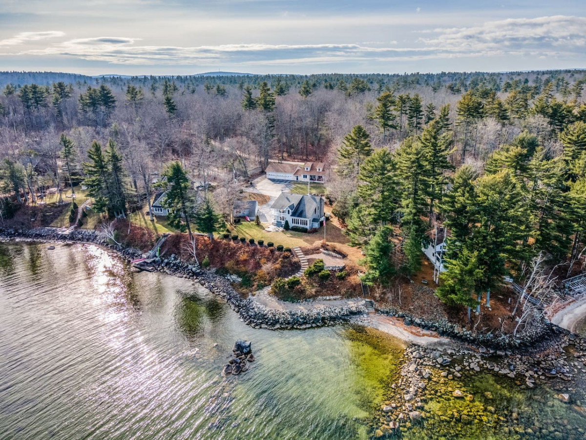sebago-lake-retreat-or-sleeps-10-or-lakefront-views/