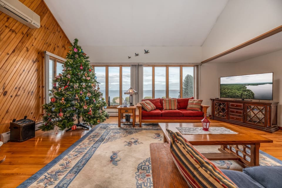 Sebago Lake Retreat | Sleeps 10 | Lakefront Views - Standish