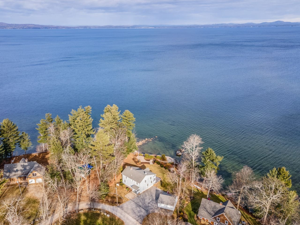 sebago-lake-retreat-or-sleeps-10-or-lakefront-views/