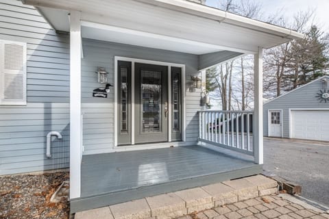 Sebago Lake Retreat | Sleeps 10 | Lakefront Views