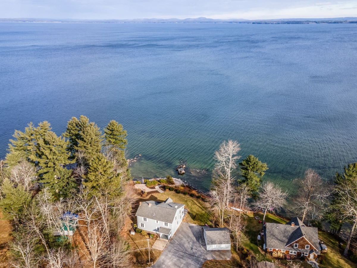sebago-lake-retreat-or-sleeps-10-or-lakefront-views/