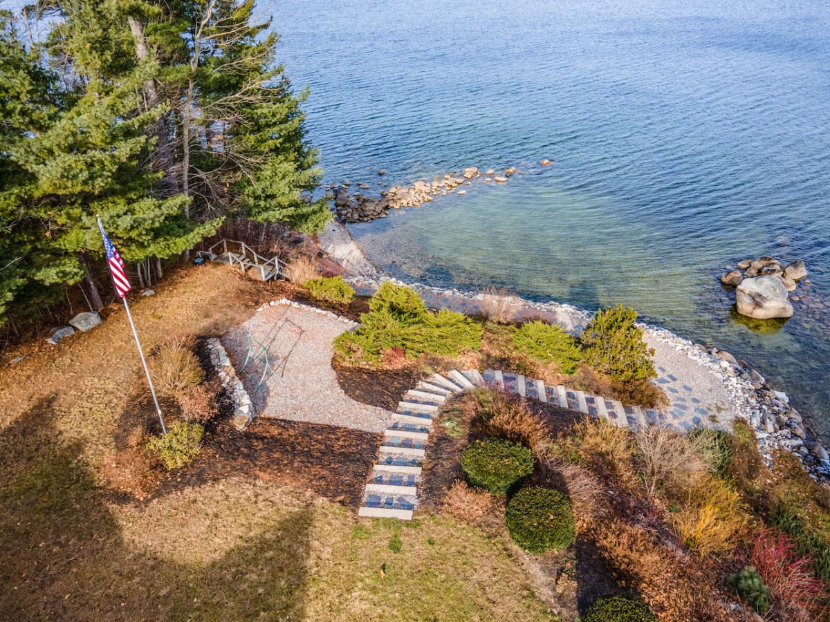 sebago-lake-retreat-or-sleeps-10-or-lakefront-views/