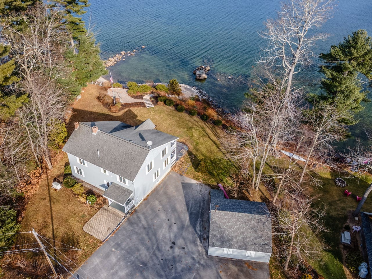 sebago-lake-retreat-or-sleeps-10-or-lakefront-views/