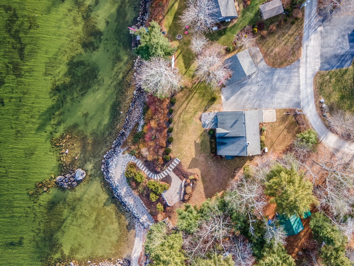 sebago-lake-retreat-or-sleeps-10-or-lakefront-views/